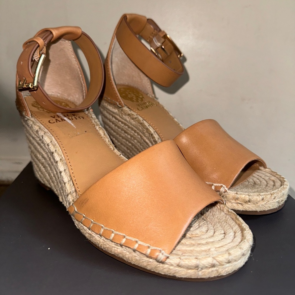 Vince Camato Leera Wedge in Tan